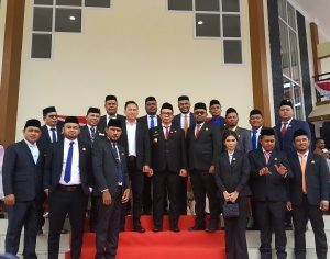 BERITA FOTO : Hari Pertama Bertugas, Pjs Bupati Haltim Foto Bersama Pimpinan OPD