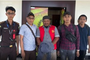 Kejari Haltim Serahkan Mantan Kades, Tersangka Dugaan Korupsi ADD dan DD