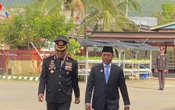 Hadiri HUT Bhayangkara, Bupati Ubaid Turut Inspeksi Pasukan Upacara