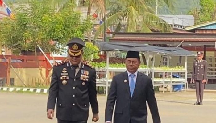 Hadiri HUT Bhayangkara, Bupati Ubaid Turut Inspeksi Pasukan Upacara