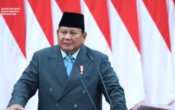 "Saya beri peringatan apakah ada orang-orang besar, orang-orang kuat, jenderal-jenderal dari mana pun, apakah jenderal dari TNI, atau jenderal dari polisi, atau mantan jenderal, tidak ada alasan! Kami akan bertindak atas nama rakyat,"