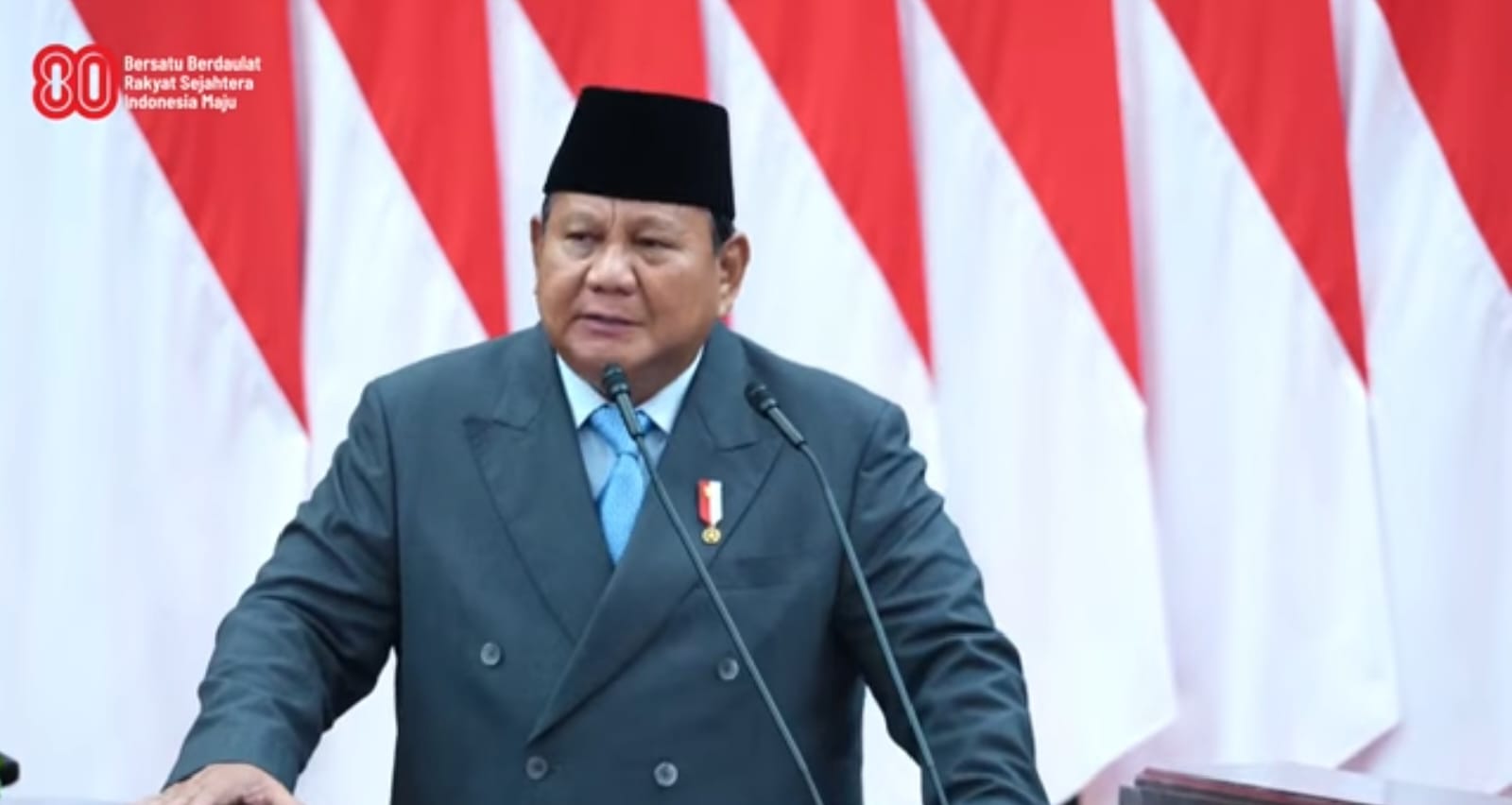 "Saya beri peringatan apakah ada orang-orang besar, orang-orang kuat, jenderal-jenderal dari mana pun, apakah jenderal dari TNI, atau jenderal dari polisi, atau mantan jenderal, tidak ada alasan! Kami akan bertindak atas nama rakyat,"