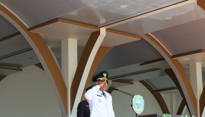 Upacara 17 Agustus, dari Walk-out ASN, Santunan Tenaga Kerja, Bantuan Kendaraan Roda Tiga hingga Penyerahan SK Pensiun
