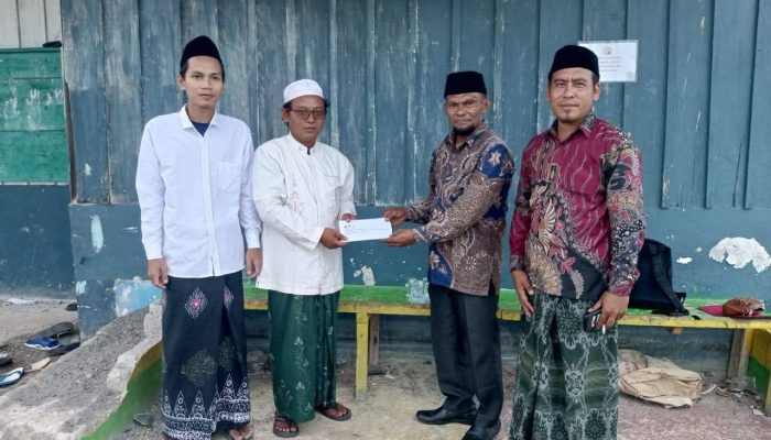 Kemenag Haltim Teruskan Bantuan Bupati ke Ponpes
