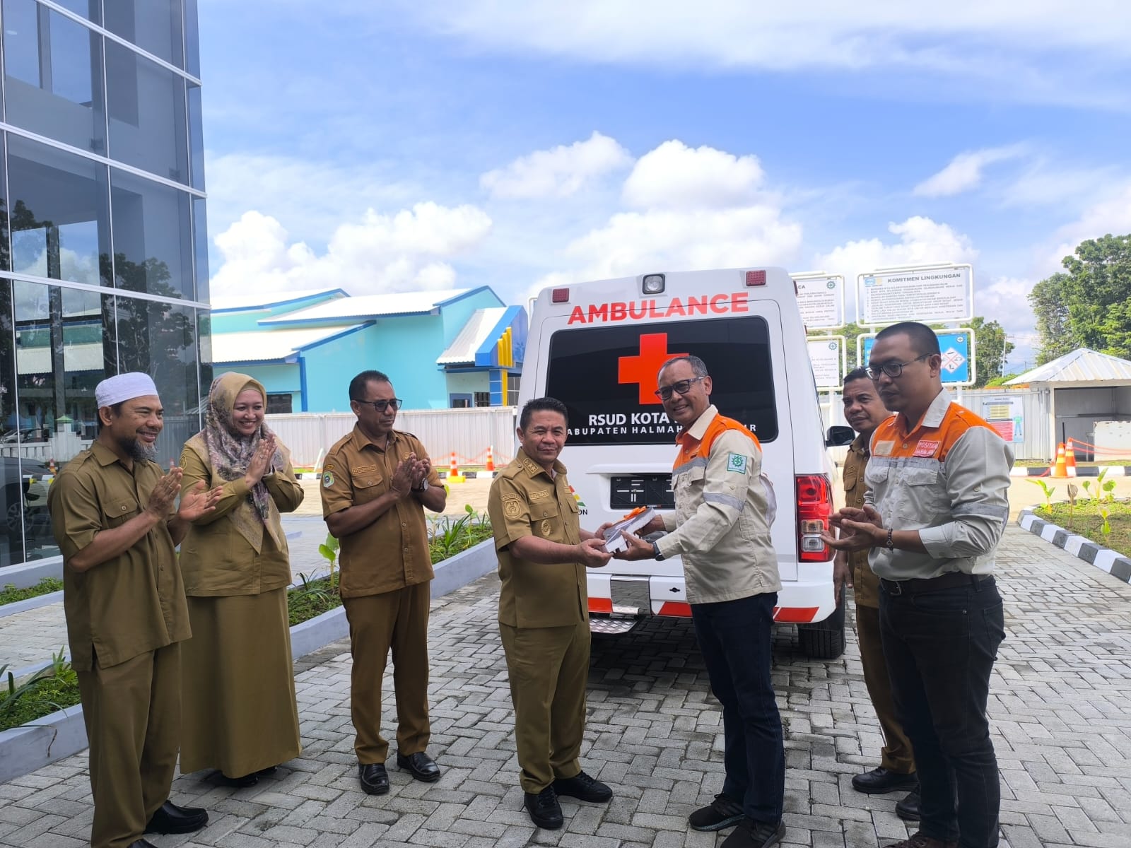 Diterima Wabup Anjas, RSUD Maba Dapat Ambulance PT Position