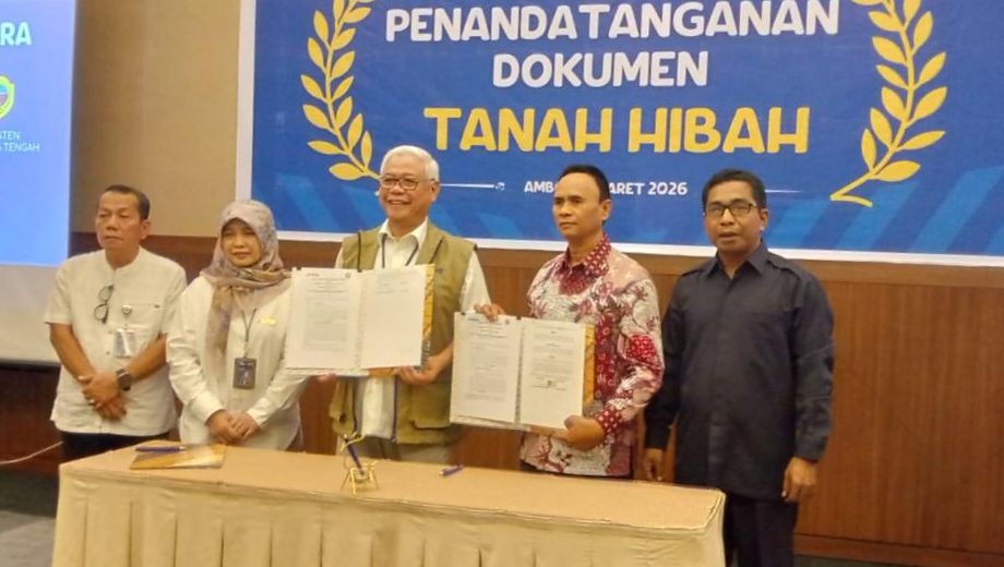 Pemkab Haltim Resmi Hibah 3,7 Hektare Tanah untuk Perum Bulog