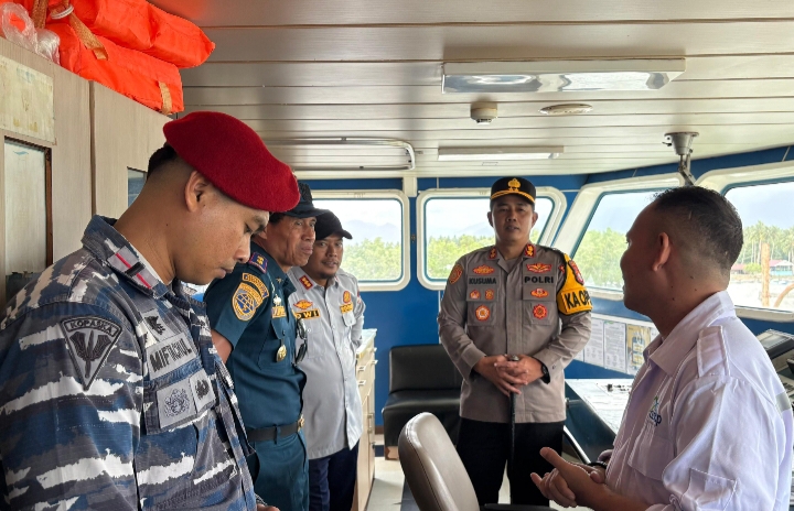 Periksa Kesiapan Mudik, Kapolres Temukan Miras di KMP NGAFI