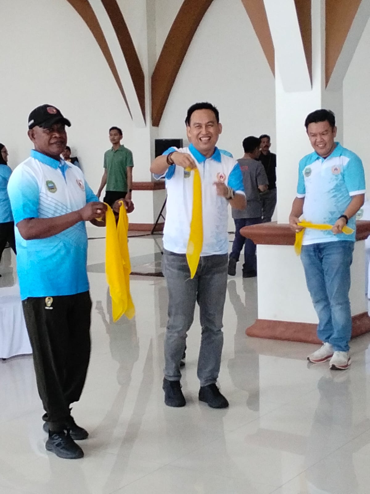 Sekda Ricky Melepas Kontingen POPDA XII Haltim ke Morotai