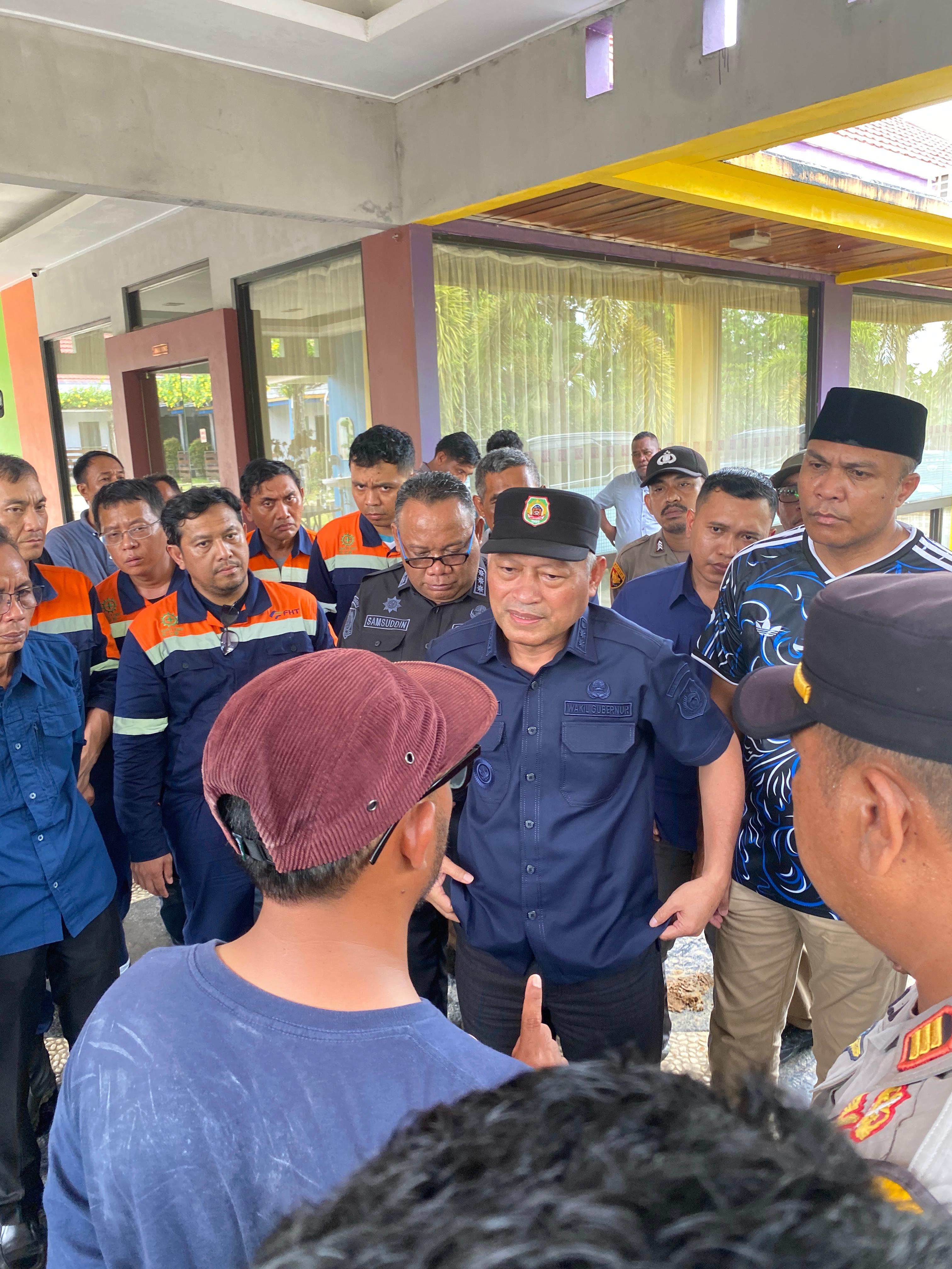 Wagub Sarbin Sehe Kunjungi PT FHT Dialog dengan Karang Taruna