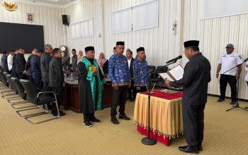 Bupati Ubaid Lantik Abdurrahim Fabanyo Jabat Sekdis Dukcapil