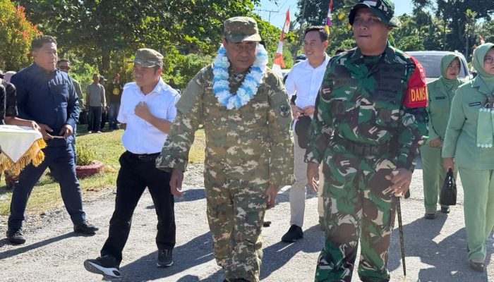 Pimpin Upacara TMMD, Bupati Ubaid Teken Hibah Pemda