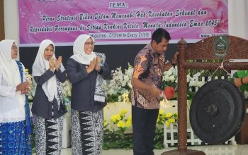 Buka Muscab IBI, Bupati Ubaid Terharu Peran Bidan di Desa